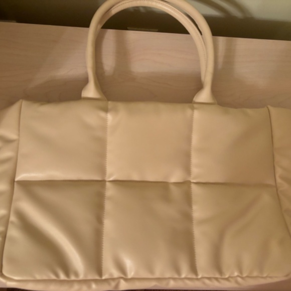 Sale Special New Cream Tote and matching Cosmetic Case Bundle - Picture 3 of 5